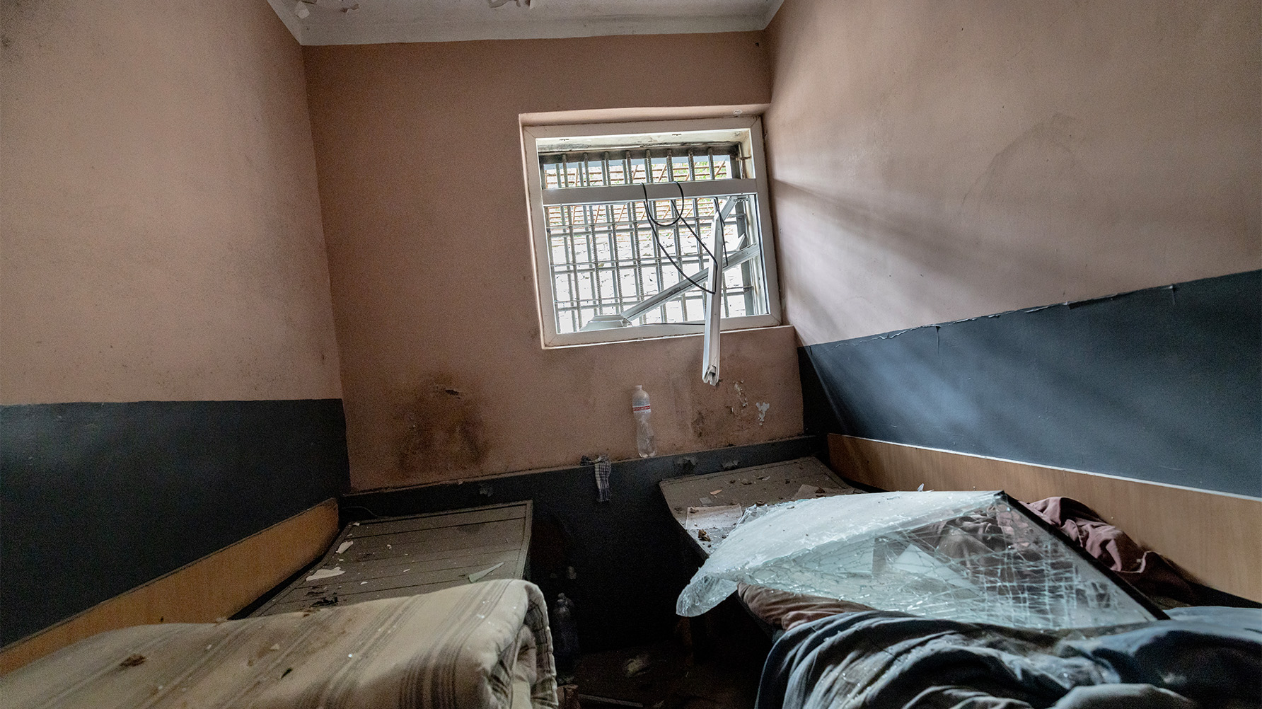 Cell i tortyrfängelset i Kupjansk. Foto: Anders Hansson/DN/TT